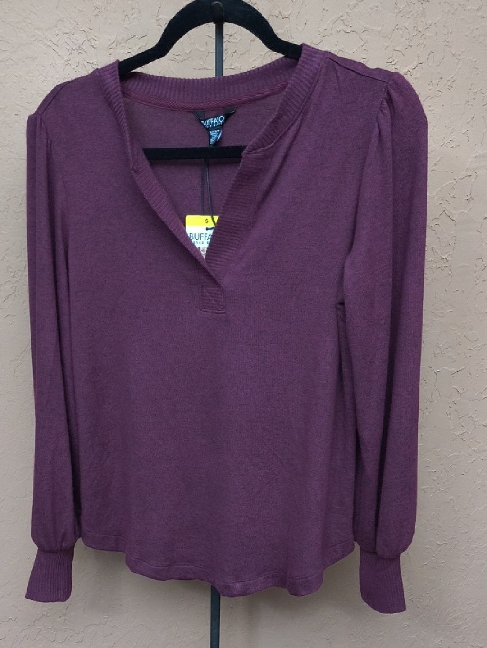 NWT Buffalo David Bitton Women's Cozy V-Neck Long Sleeve Top Size S Burgundy Mix